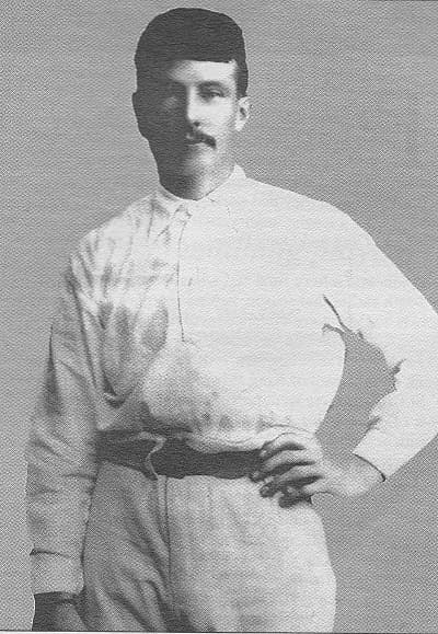 'Ivo' - the Umpire, the Bluebagger